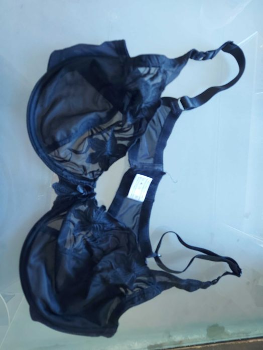 Сутиени големи размери 90 D