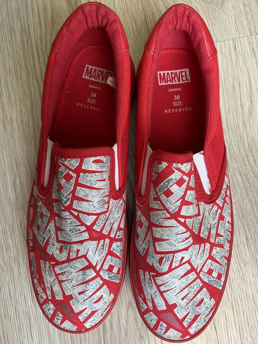Стильные новые слипоны Marvel 38 размер