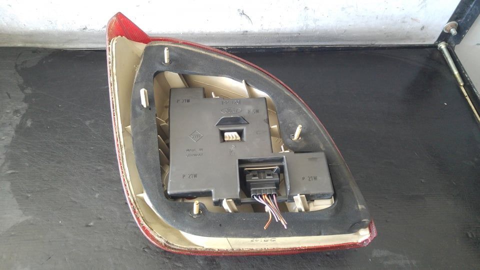 Stop tripla lampa dreapta ford fiesta 4 ja jb  96fg13n004