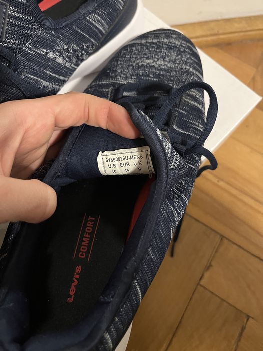 Adidasi Levi's 44