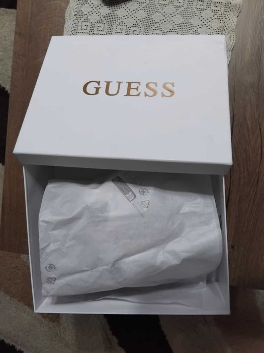 Нови дамски кожени маратонки GUESS 38 номер