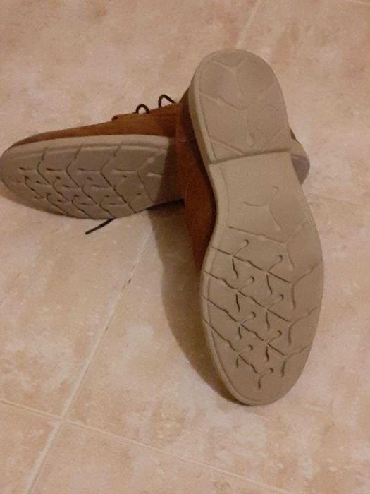 Обувки на фирмата "CLARK"