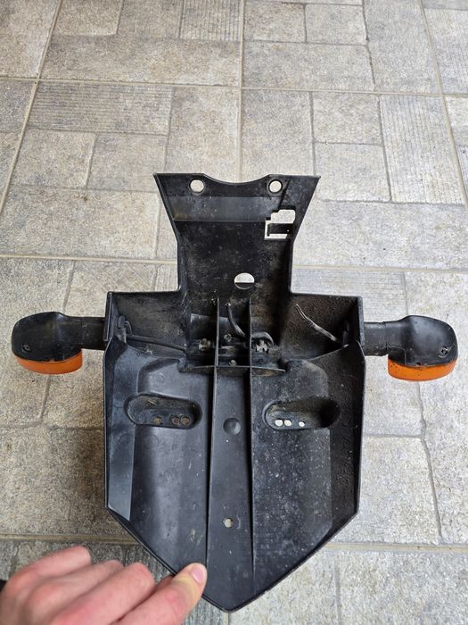 Aripă si semnalizări yamaha fz 6