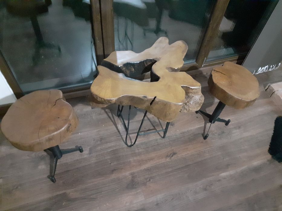 Vând măsuță cu două scăunele