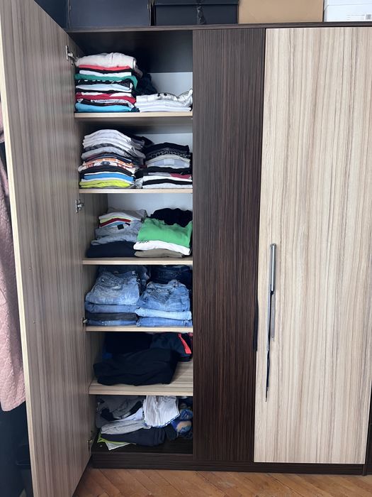 Двукрилен гардероб