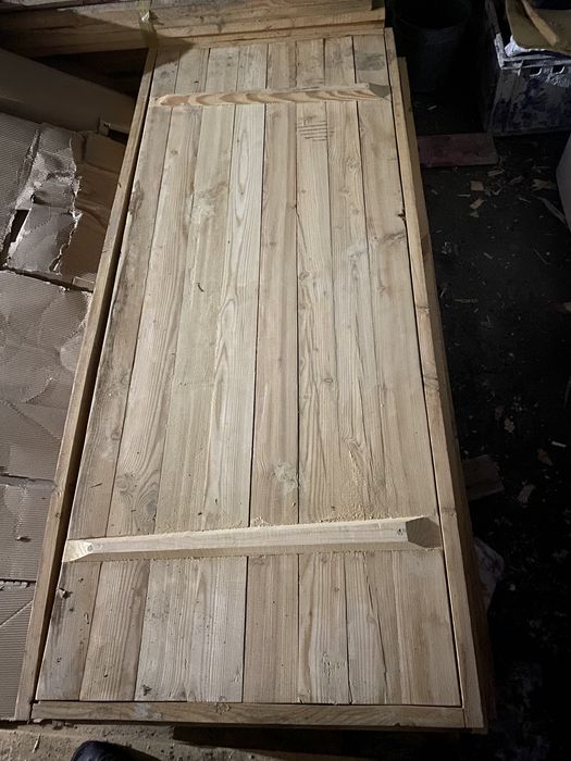 Деревянные двери для бани