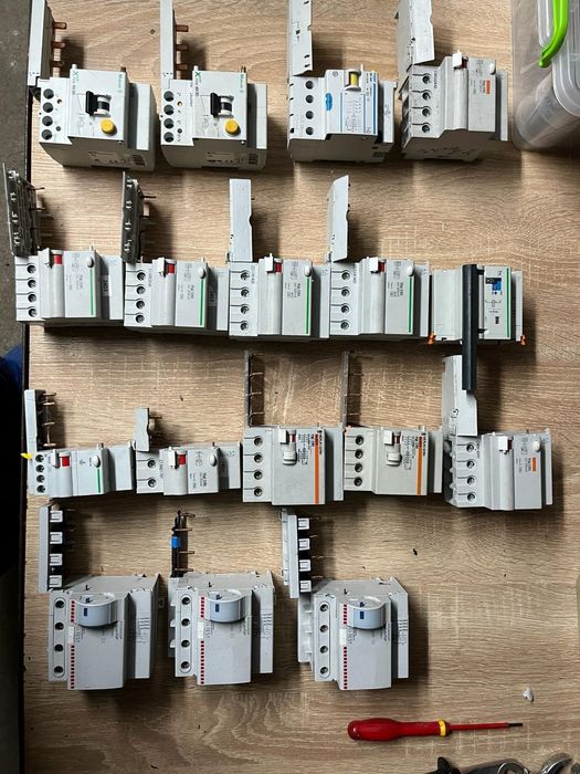 Siguranțe automate diferențiale, magnetotermice  contractori Schneider