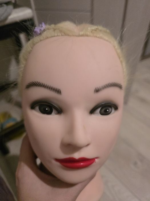 Тренировъчна глава за прически