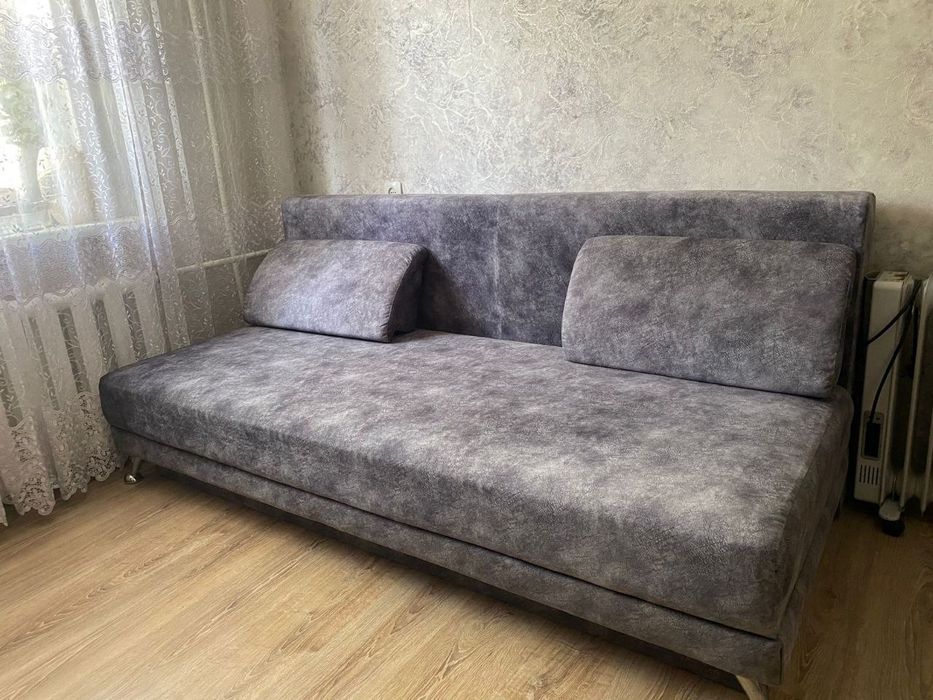 Продаю диван срочно б/у