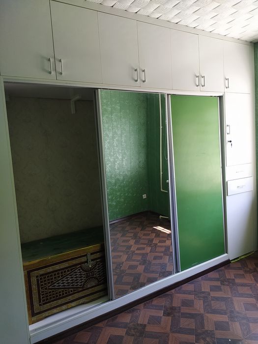Шкаф сотилади яхши холатда