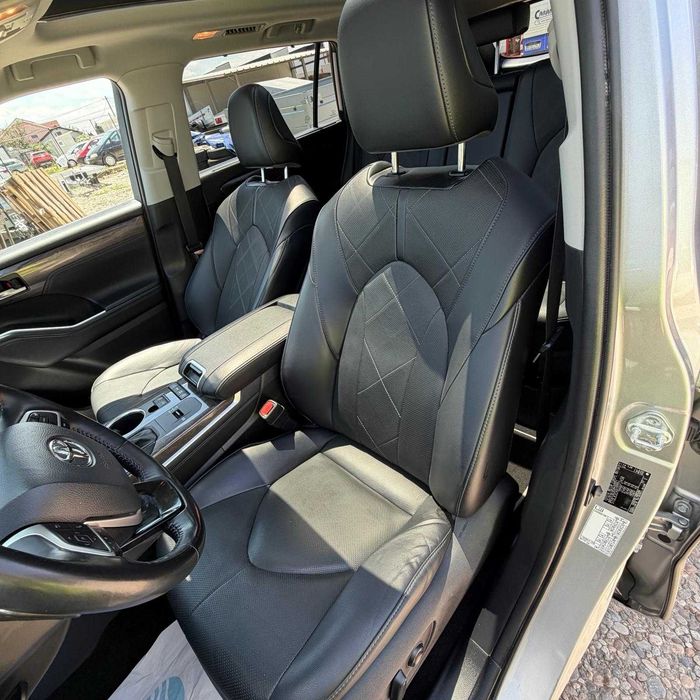 Toyota Highlander 2.5 L 248CP Luxury – 7 locuri