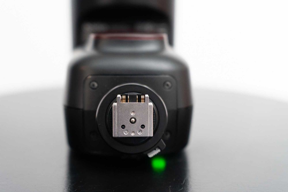 Светкавица Godox V1-S за Sony, метално краче