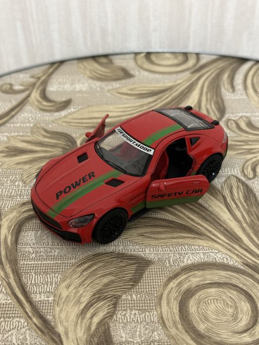 Моделька машины Mersedes GT 63s