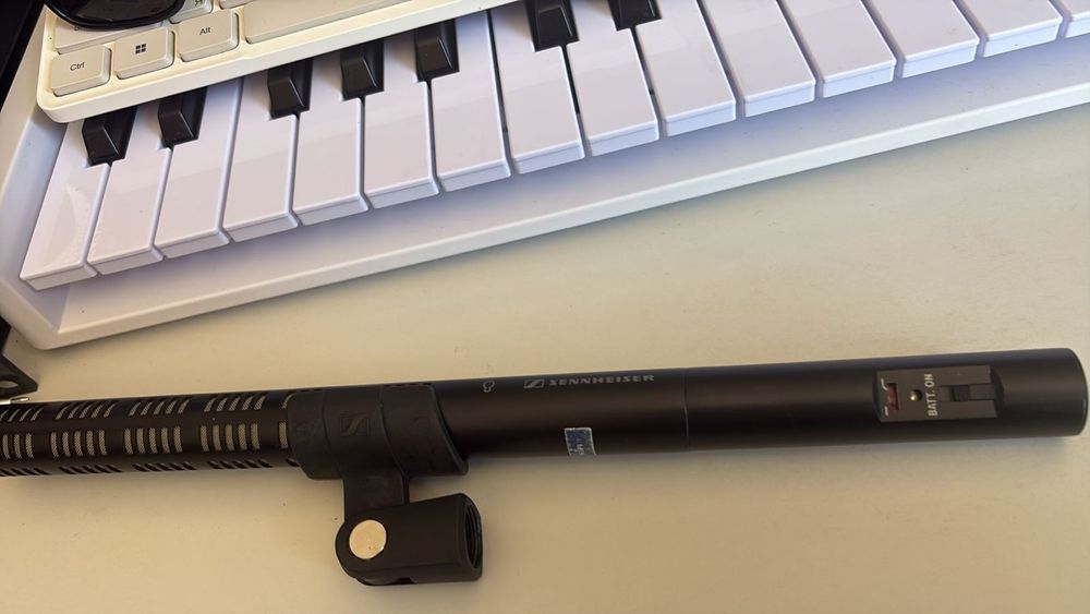 Два микрофона срочно