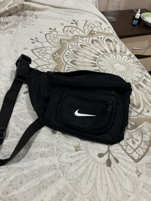 Nike чанта за кръст