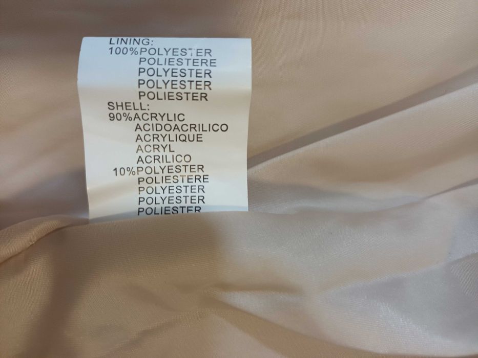 Vesta dama cu glugă