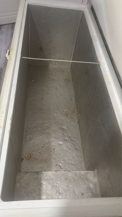 Продам большой морозильник