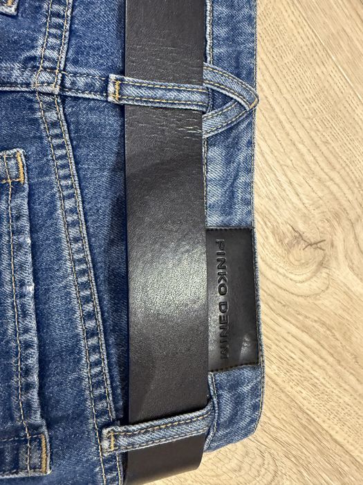 Продавач дънкова пола в комплект с колан Pinko размер 40