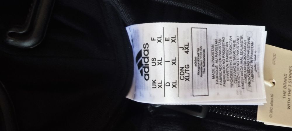 Adidas esensials 3 stripes