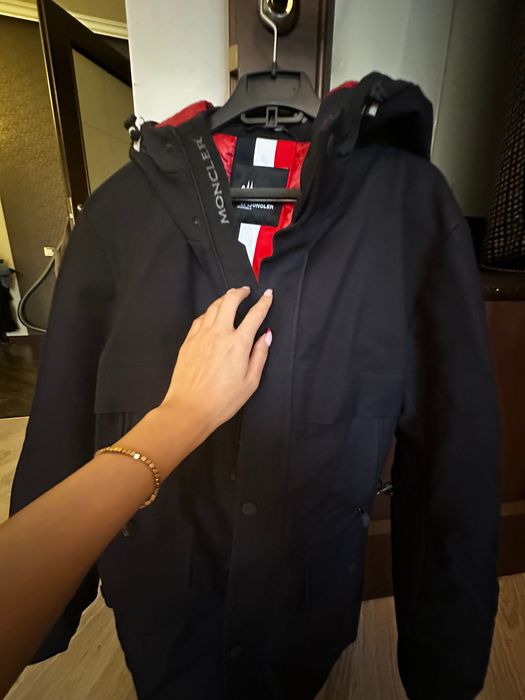 Пуховик moncler , в идеальном состоянии