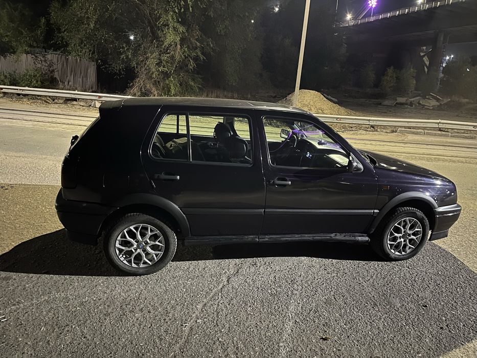 Продам Golf 3 1,8 моник