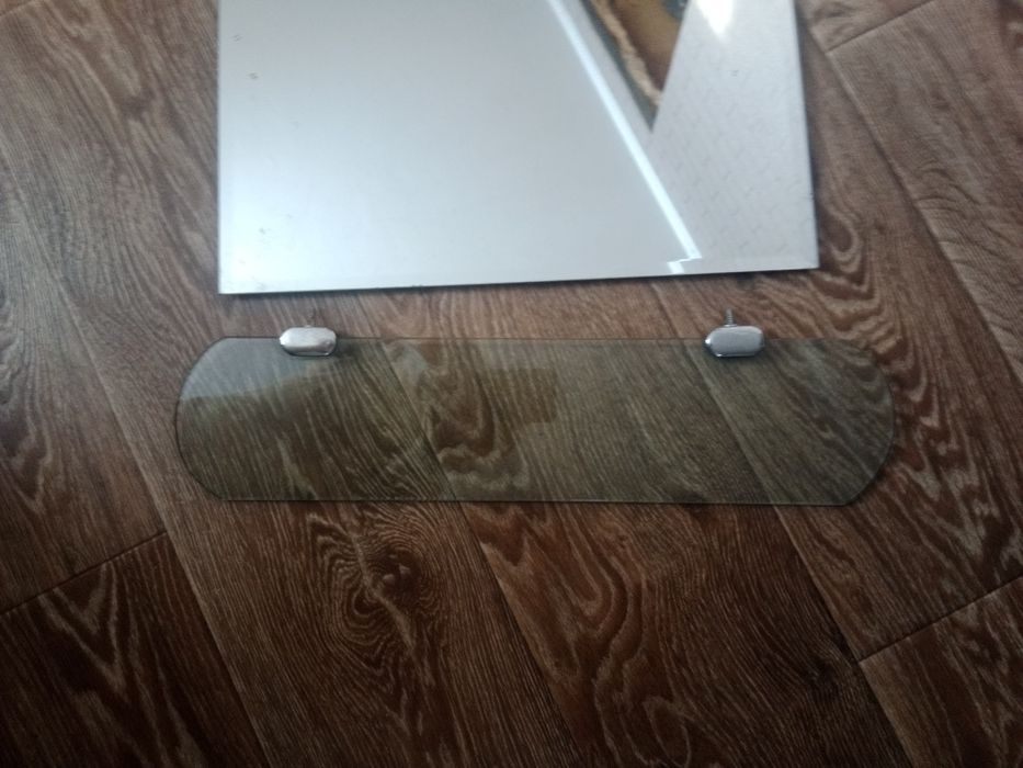 Продам зеркало с полочкой в ванную