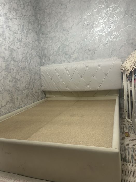 Б/у шкаф және крават сатылады.