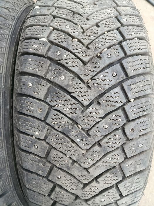 Продам 2 шины на 15