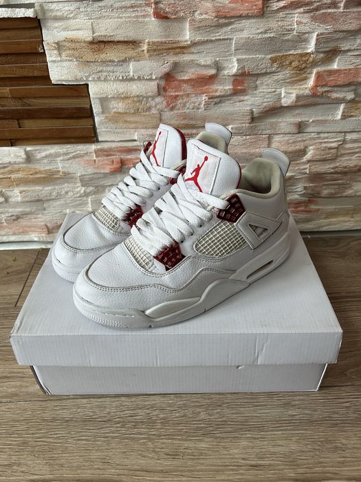 jordan 4 reconditionati marimea 40.5 metallic red