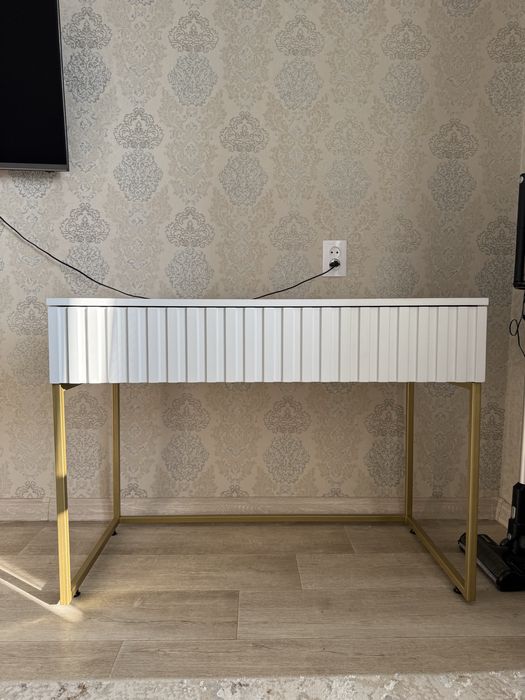 Продам стол с хорошем состоянии