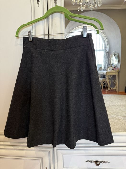 Юбки выше колена