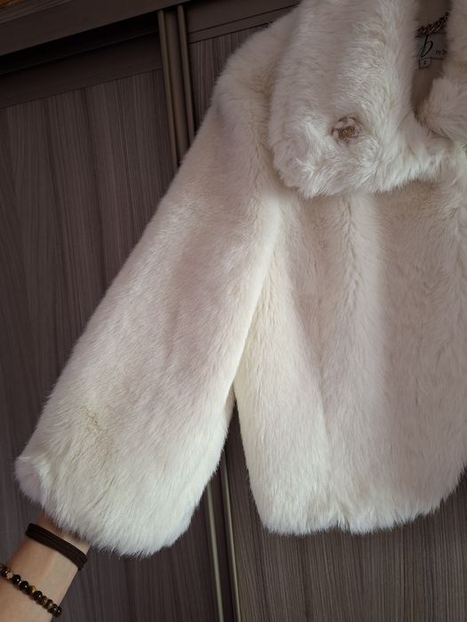Продам белую шубку.