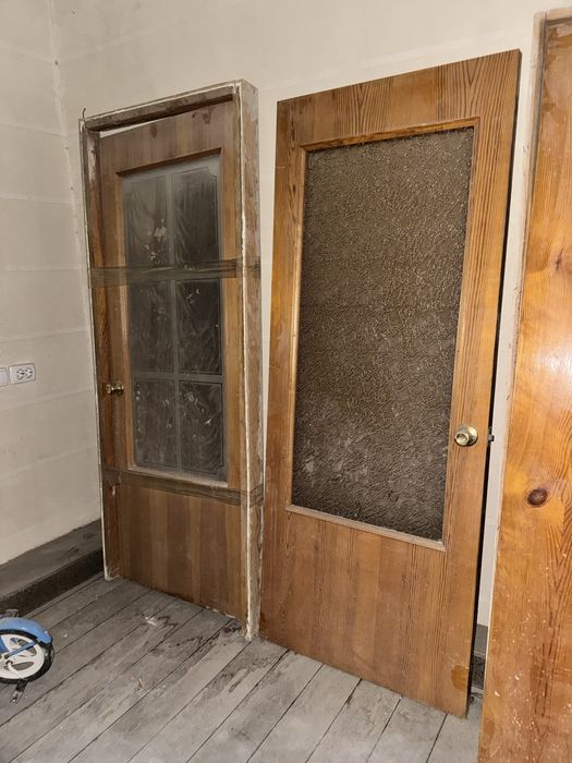 Двери деревянные со стеклом