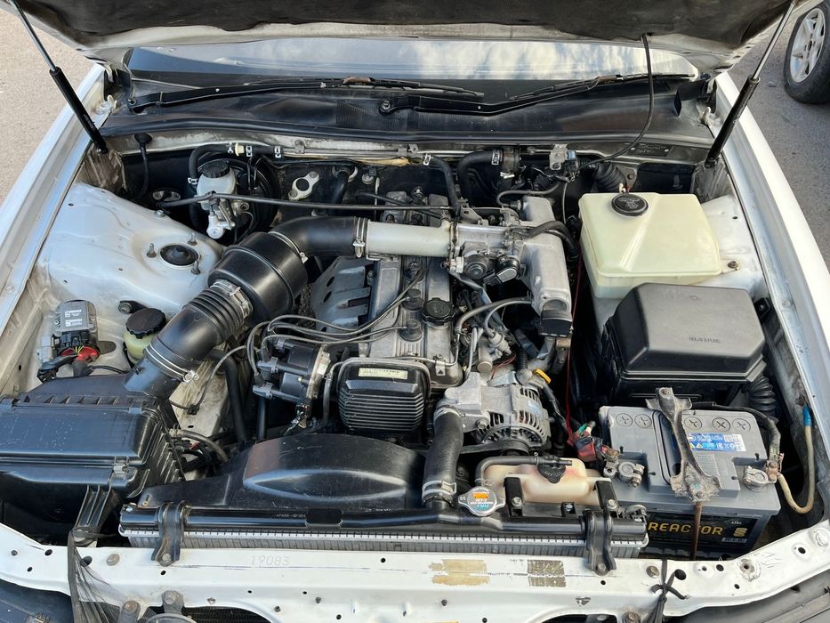 продаю автомобиль тайета мак2