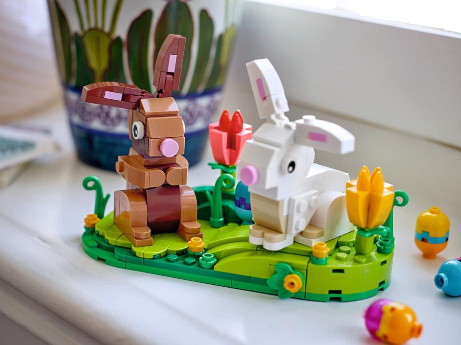 Lego Exponat cu iepurași de Paște (40523)