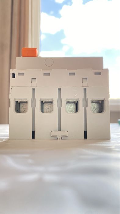 Дифф.выкл.нагрузки (диффавтомат) SCHNEIDER 4Р 40А 30мА ВД63 рабочий