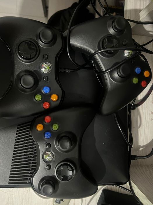 Продам xbox 360 с дисками