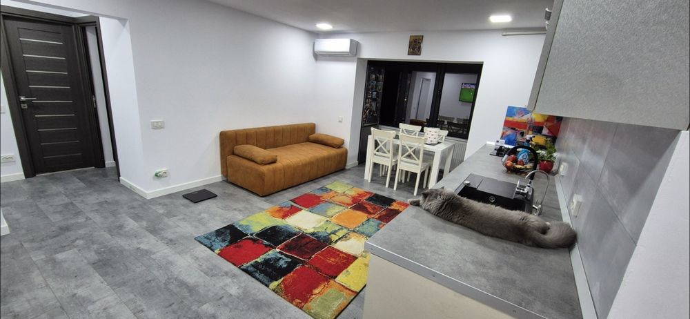 Vand Apartament 3 Camere