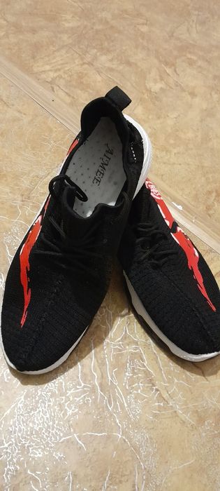 Продам кроссовки  41р "izi "