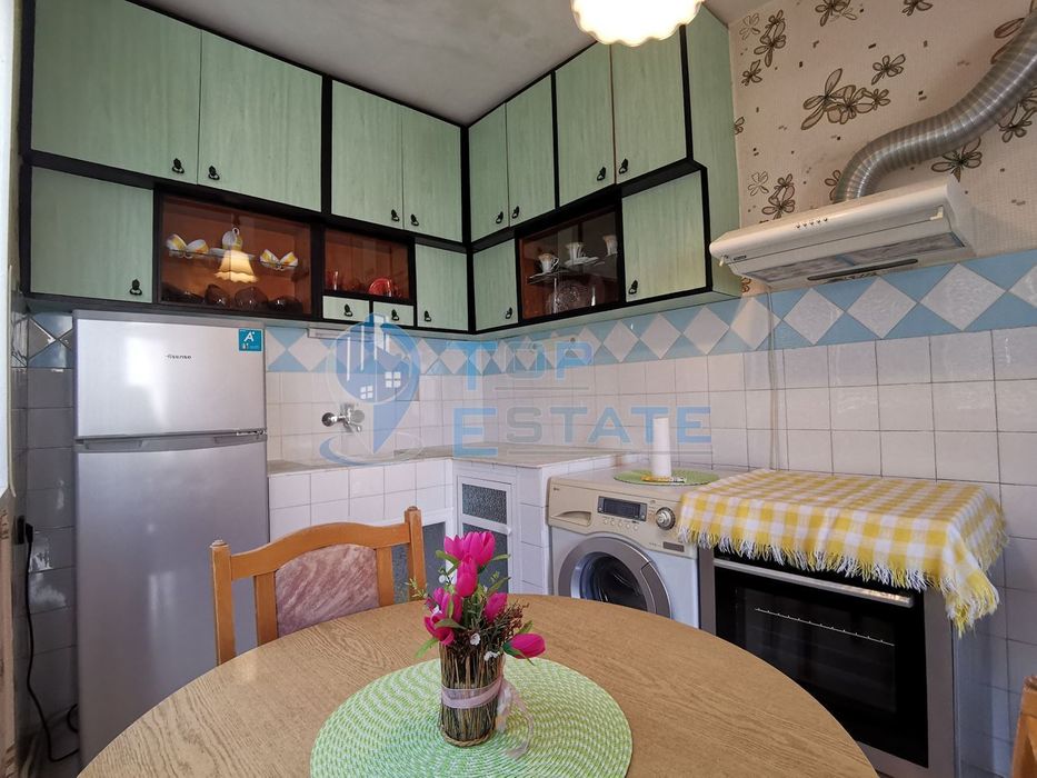 Многостаен тухлен апартамент с локално парно в централната част на гр