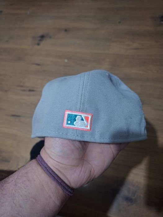 Vând șapcă new era 59,6 cm