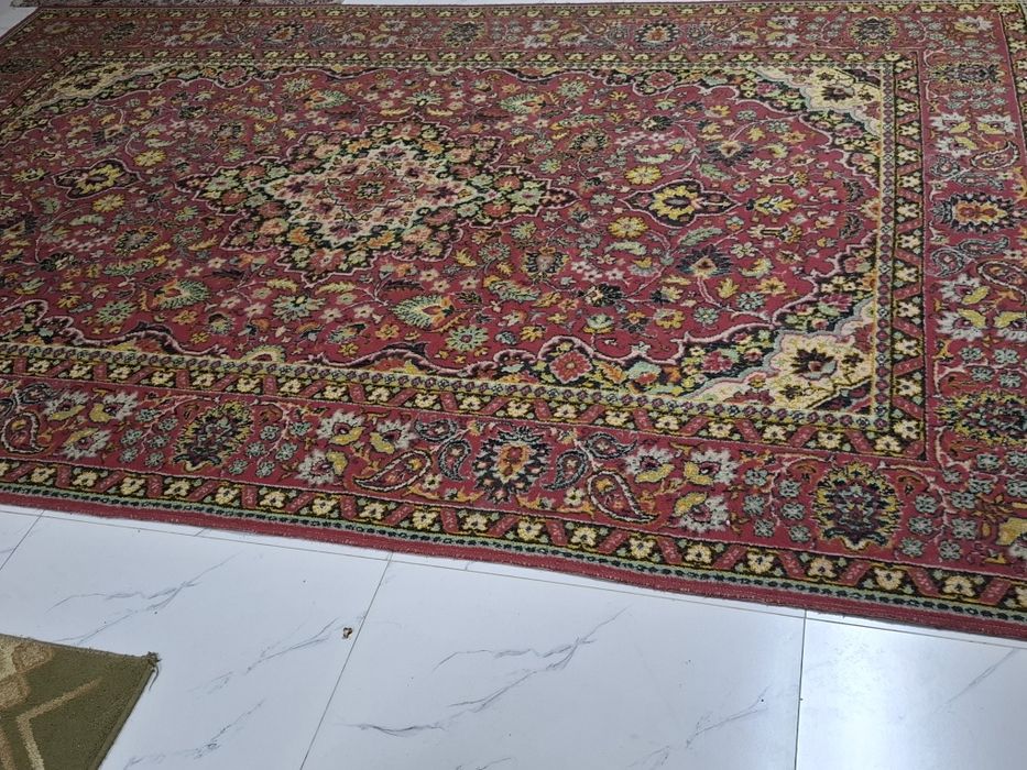 Продается ковёр 2*3