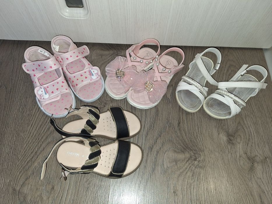 Сандали за момиче