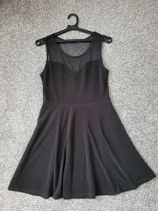 Рокля в черен цвят