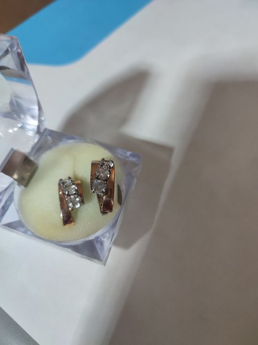 Продам серьги . С пробой