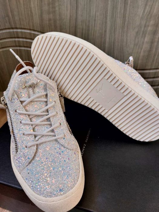 Giuseppe Zanotti Дамски