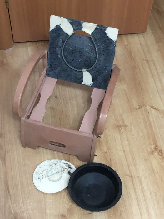 Горшок - стул  для девочки.
