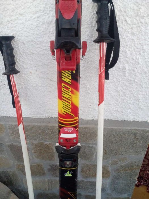 Ски комплект ски с автомати, ски обувки и щеки