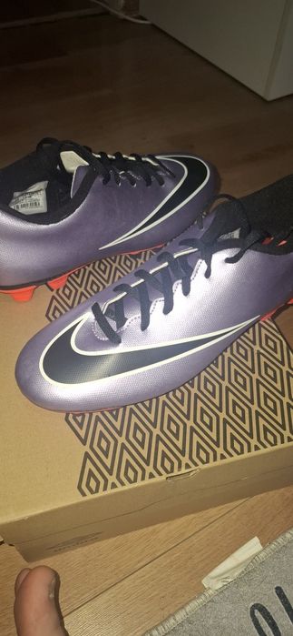 Ghete fotbal noi marimea 42