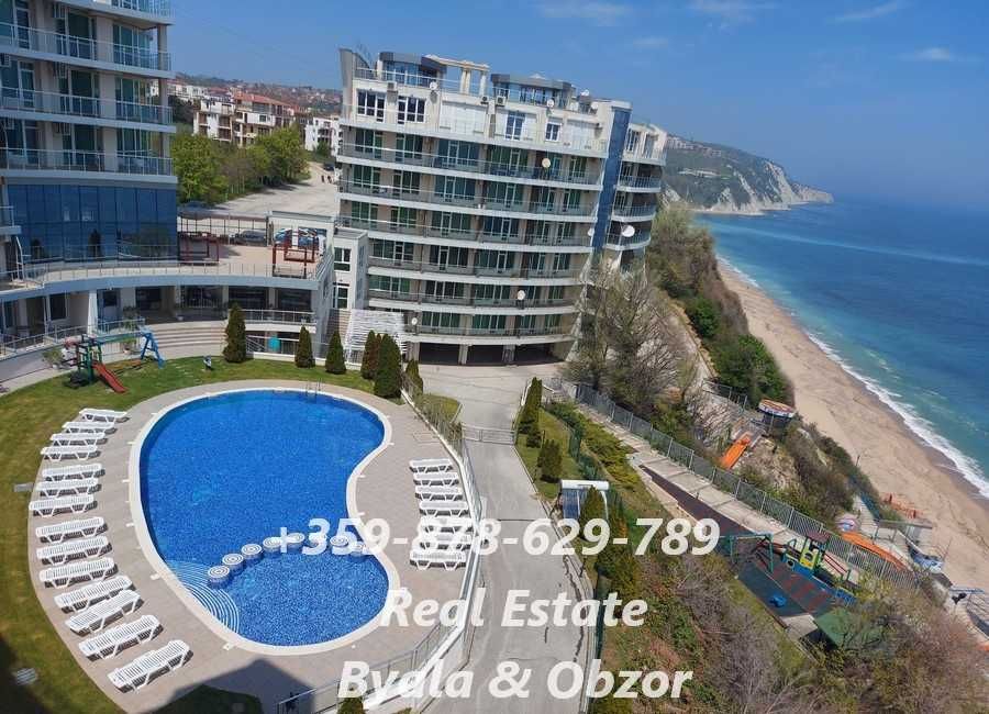 Двустаен апартамент с гледка към града на първа линия в гр.Бяла